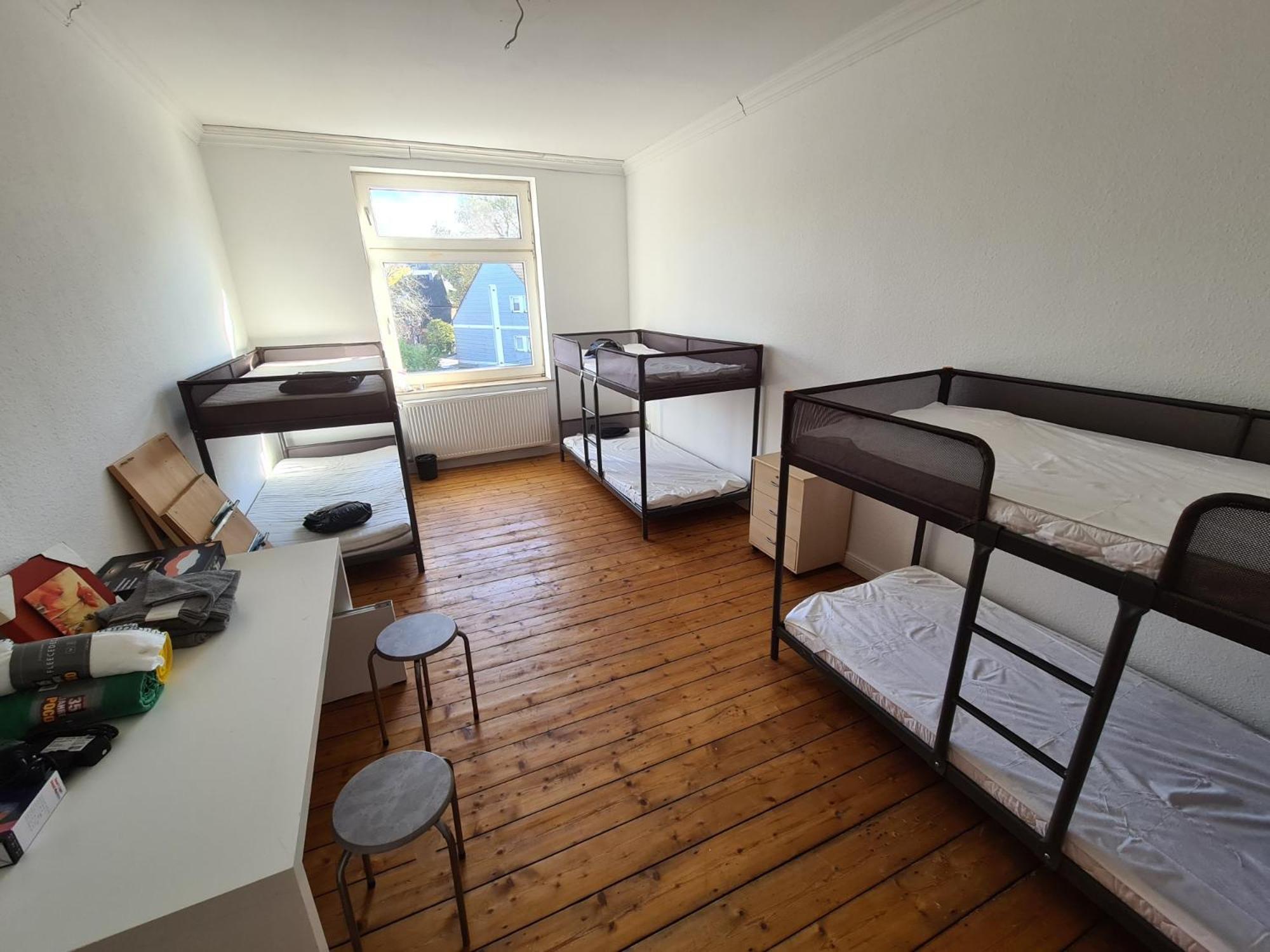 Kleines Zimmer Fuer Bis Zu 6 Personen Essen Exterior foto